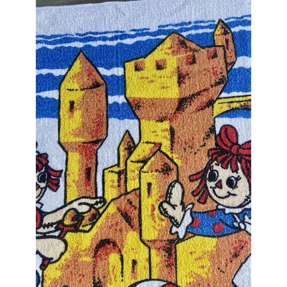 VTG 1980 Raggedy Ann & Andy Beach Towel Sandcastle Scene Fringe Bobbs Merrill - Picture 8 of 16